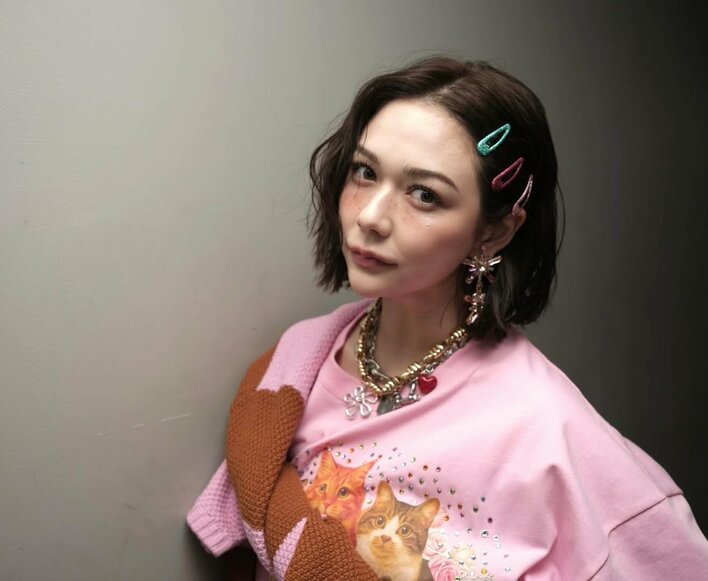 天才！」村重杏奈 “絶対領域”見せレースニーハイ×ミニ丈姿のコーデ披露