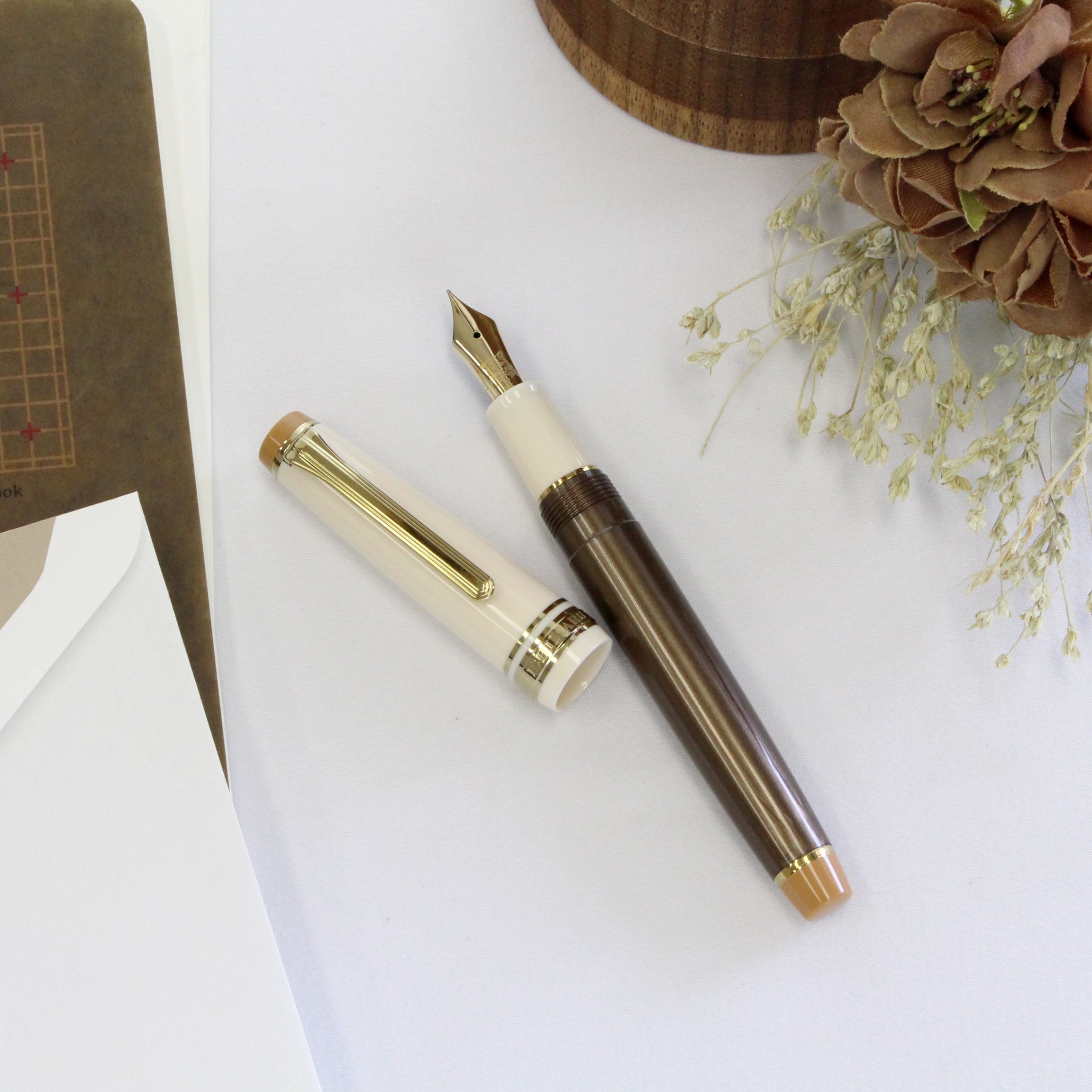 ツシマヤマネコの魅力を1本に。石丸文行堂の長崎美景シリーズ万年筆