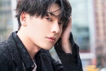 崎山つばさ「コーヒーのように苦々しい僕と、ミルクのように甘い僕を堪能してほしい」