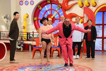 街裏ぴんく 東野幸治から「おまえ、ホンマおもろないな（笑）」と愛の洗礼！人生初のドッキリは恐怖→あたたかい祝福へ