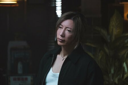 【場面写真追加】小さな町工場がぬいぐるみ型の武器を製造＆テロ組織に輸出！？浦真鷲（GACKT）は社長と接触していて…『ブラックトリック』第3話予告