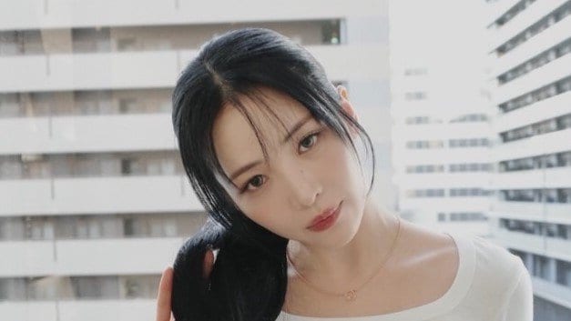 「オーラ半端ない」NiziU・MAYA 美ウエスト見せの透明感抜群ショット公開！クールな雰囲気漂う大人の魅力に「開いた口が塞がらない」とファン大歓喜